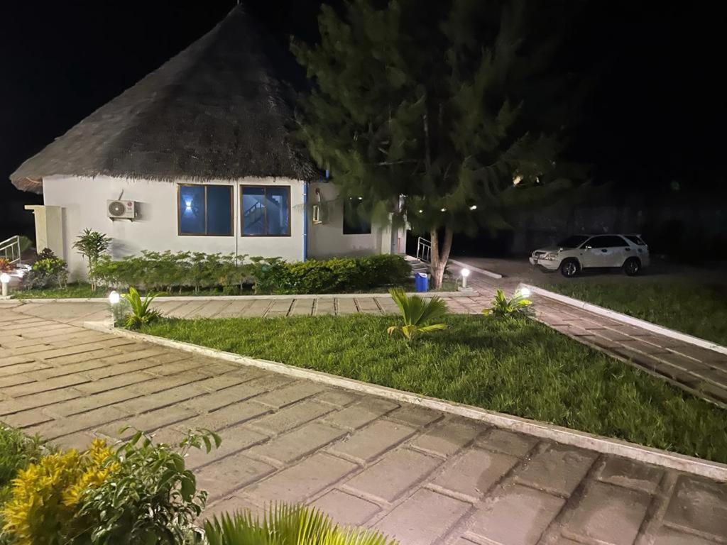 Jambo Beach Hotel Паже Екстериор снимка