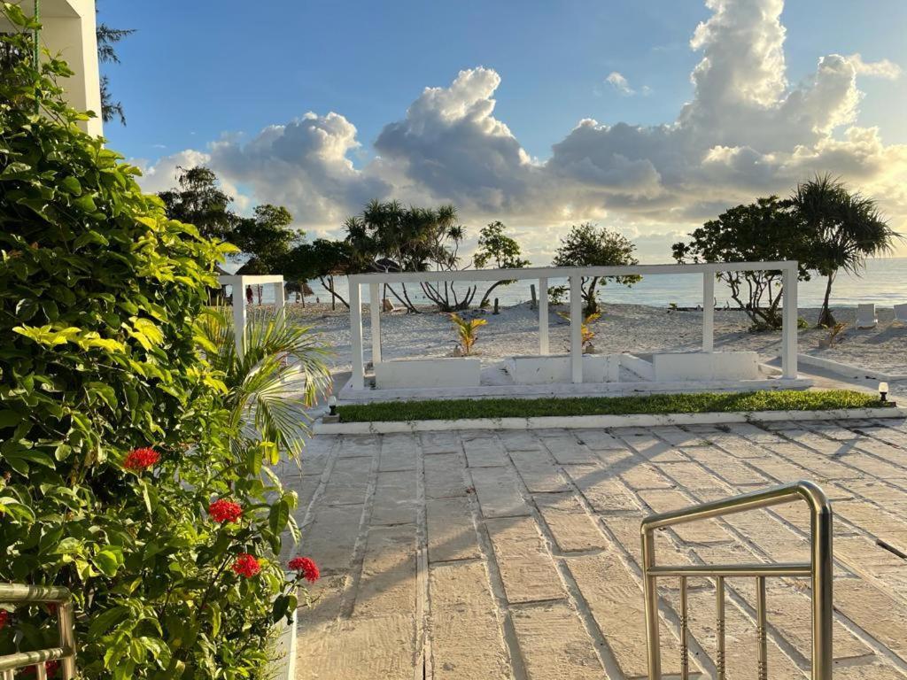 Jambo Beach Hotel Паже Екстериор снимка