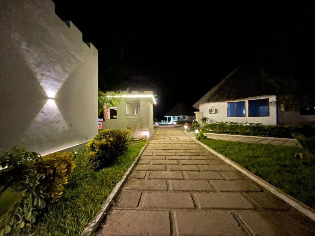 Jambo Beach Hotel Паже Екстериор снимка