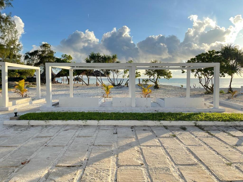 Jambo Beach Hotel Паже Екстериор снимка