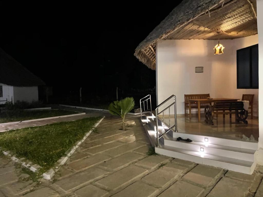 Jambo Beach Hotel Паже Екстериор снимка