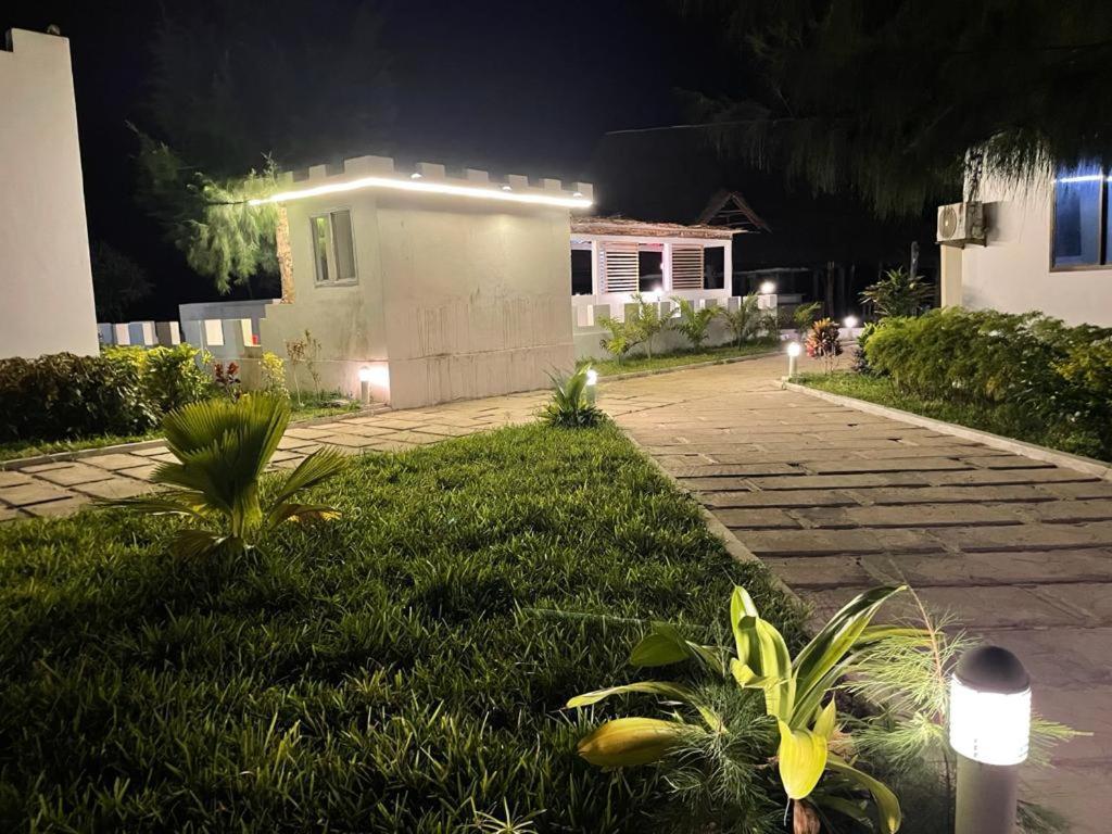 Jambo Beach Hotel Паже Екстериор снимка