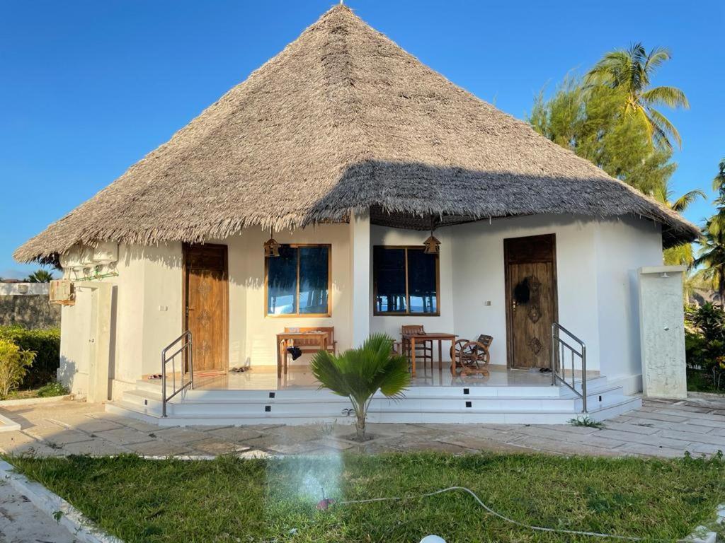 Jambo Beach Hotel Паже Екстериор снимка